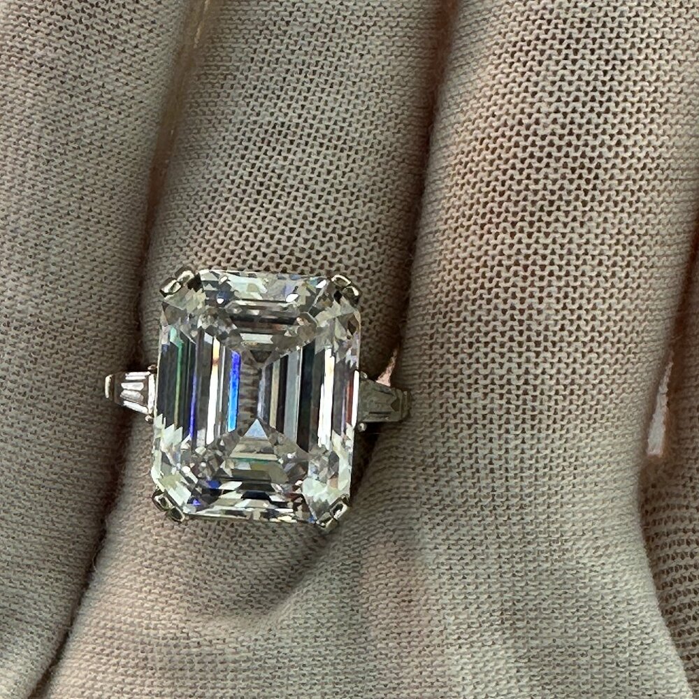 925 Sterling Silver Elegant Emerald-Cut CZ Ring Size 5.25
